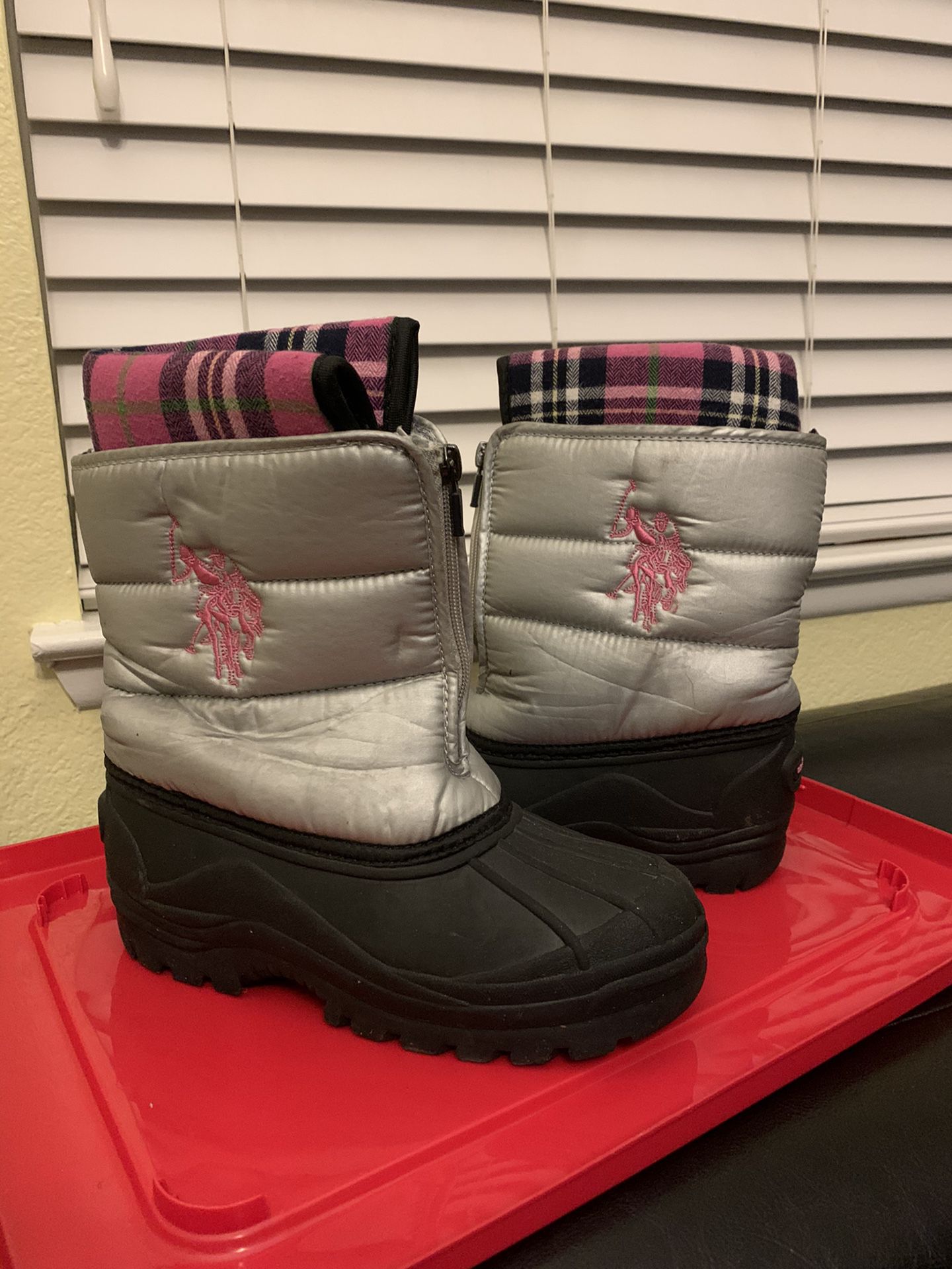 Snow boots for girl, size 2. $10 obo