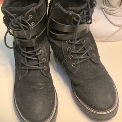 Women Boots Size 7