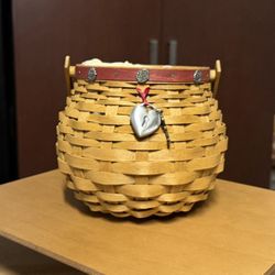 Longaberger 2004 Pasadena Tournament of Roses "Let Me Call You Sweetheart" basket. liner no protector