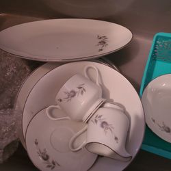 Vtg. 8 Piece Setting, Tray, Large Bowl, Creamer And Sugar Wyndham