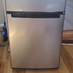 Magic Chef Mini Fridge