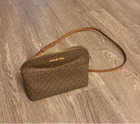 Michael Kors purse crossbody