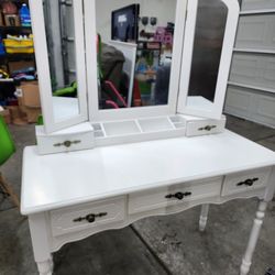 Vanity table