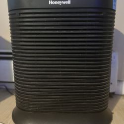 Honeywell Air Purifier. Barely Used. Half The Price