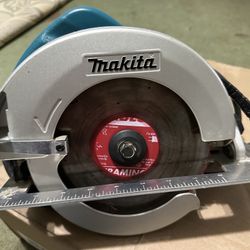 MAKITA SAW