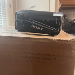 Sony HDR-CX405 Camcorder (BUNDLE)