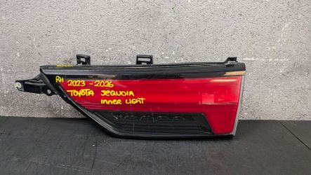 2023-2024-2025-2026 TOYOTA SEQUOIA RIGHT INNER LAMP OEM USED #10750