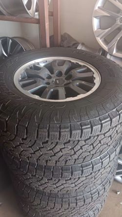 Set rims an tires 285 70 17 toyo open contry