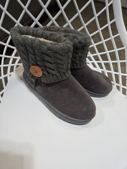 NEW Warm Girls Boots Size 4 Kids.