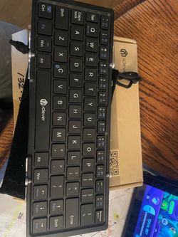 Foldable wireless keyboard