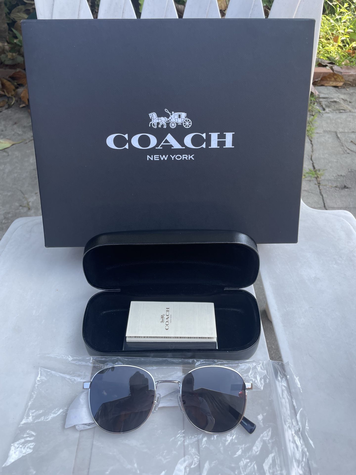COACH SUNGLASSES NEW Authentic 100% Lens width: 52mm; lens height: 48mm; bridge width: 20mm; temple length: 145mm Pick up location in the city of Pico