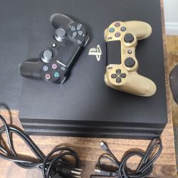 PS4 PRO 4K W/ 2 CONTROLLER GMAES