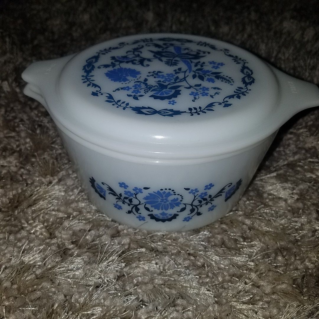 Beautiful vintage Pyrex