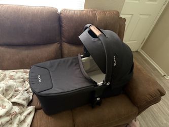 Nuna bassinet