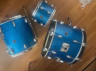 Gretsch Round Badge Drums Blue Sparkle