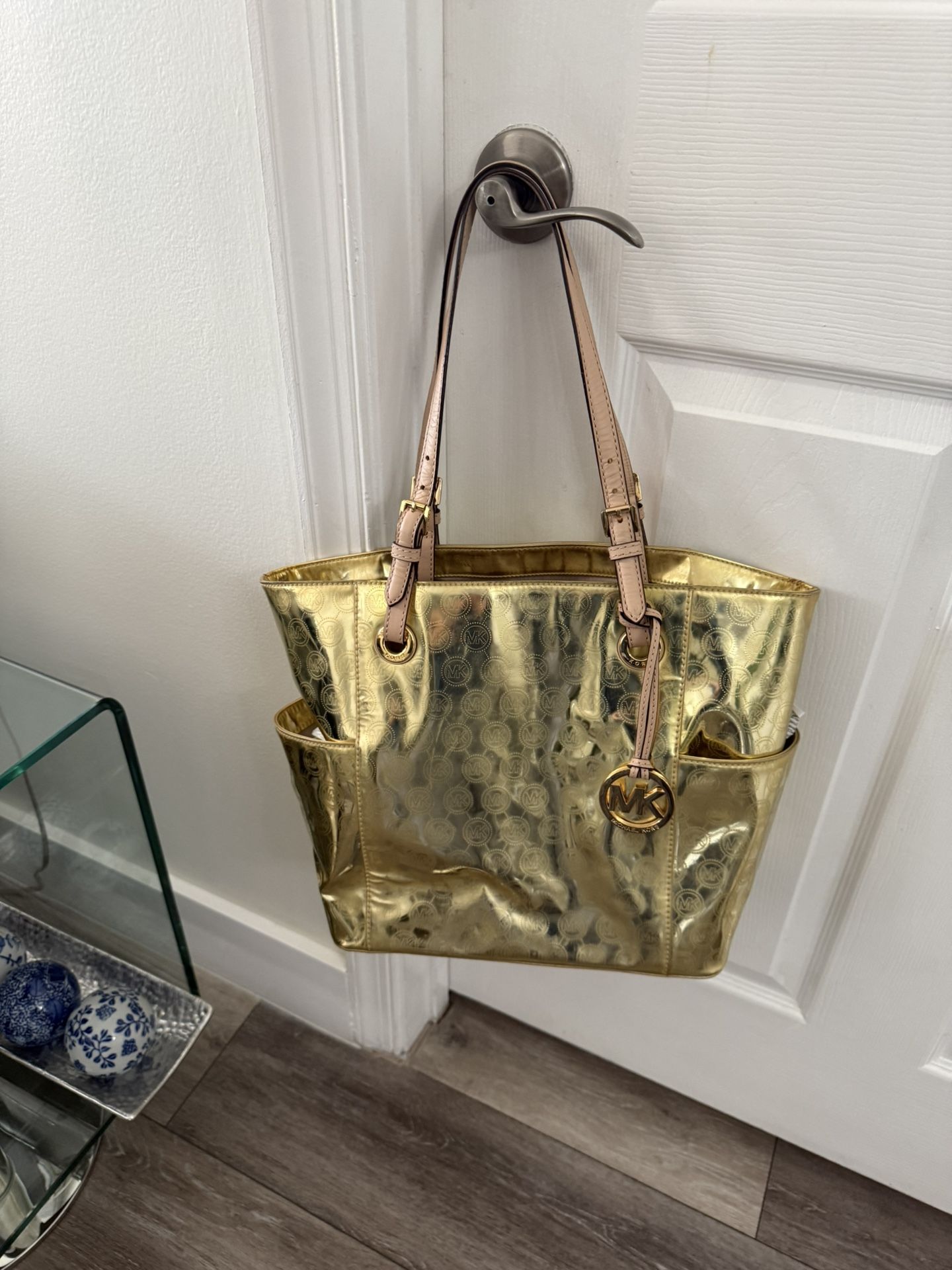 Pretty Hand Bag From Michael Kors ! New Open Box ( Ask For Price)