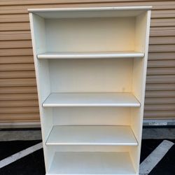 bookcase with adjustable shelves,very sturdy/ librero con repisas ajustables, bien macizo 