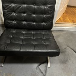 Modern Leather Chair No Rips Or Tears $100