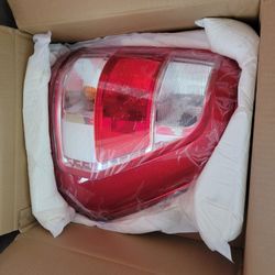 De troca luz trasera nueva le queda de 2020 a 2025..No se si le queda a mas nueva