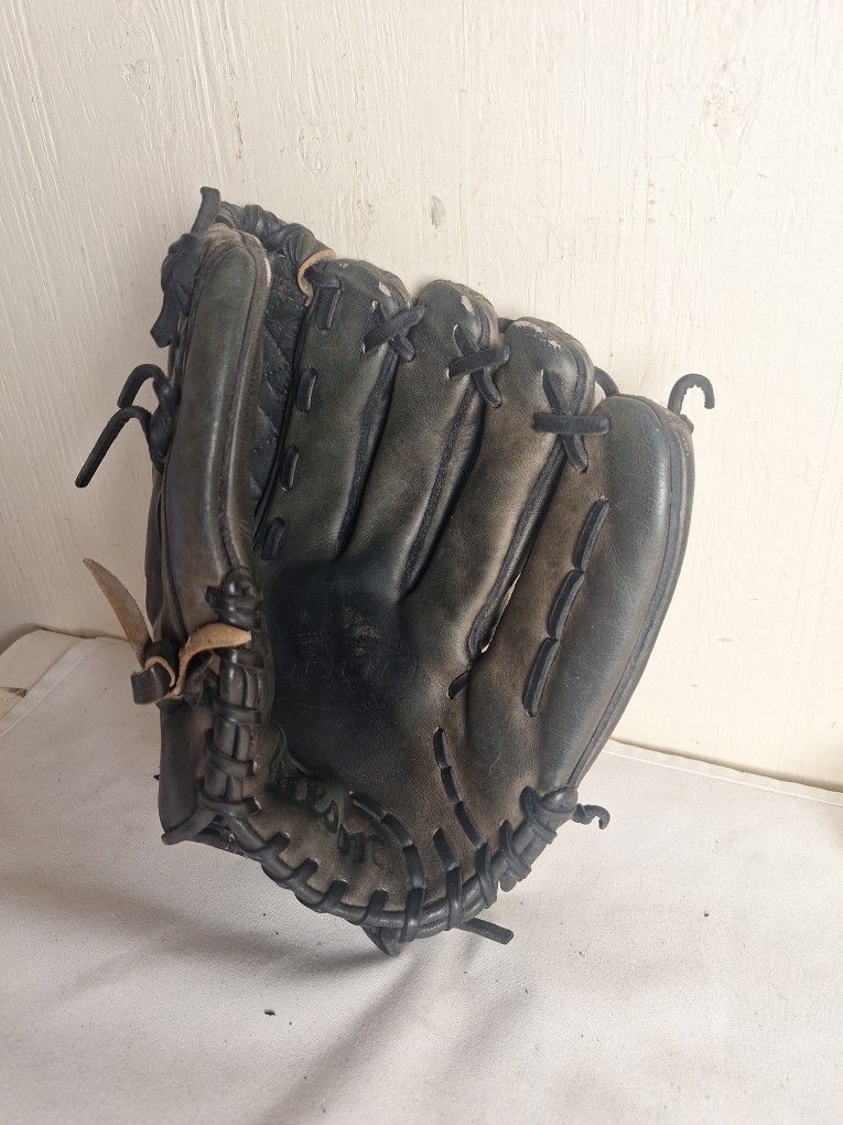 Wilson  A1000 BASEBALL GLOVE, 12"
