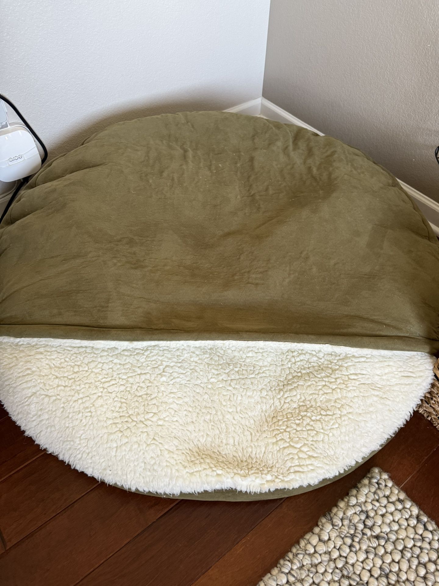Snoozer Large Dog Bed/cave