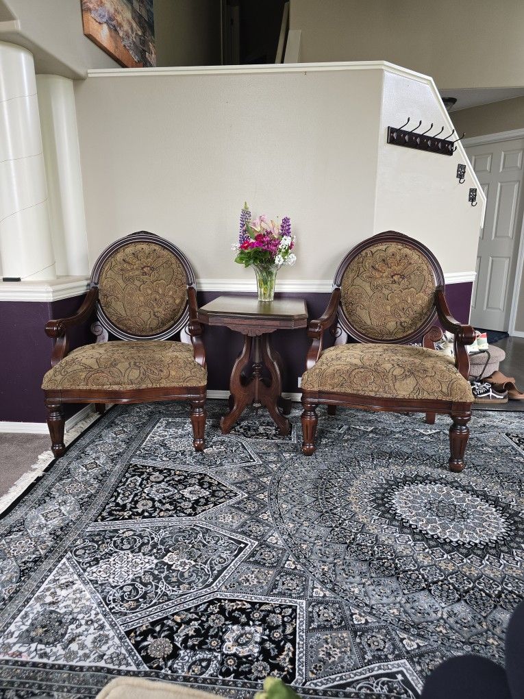 Set Of 2 Beautiful Side Chairs