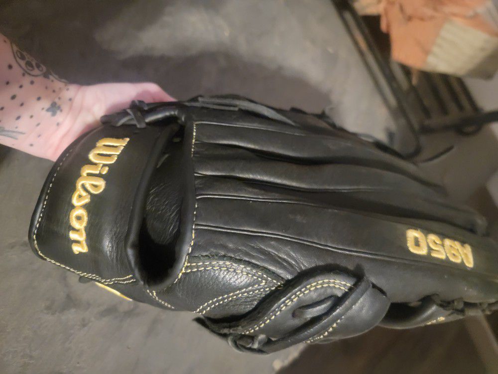 Wilson right A950 baseball glove 