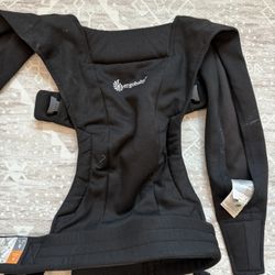 Ergobaby Baby Carrier In Black