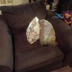 Love Seat Not Use At All just Taken Up Soace