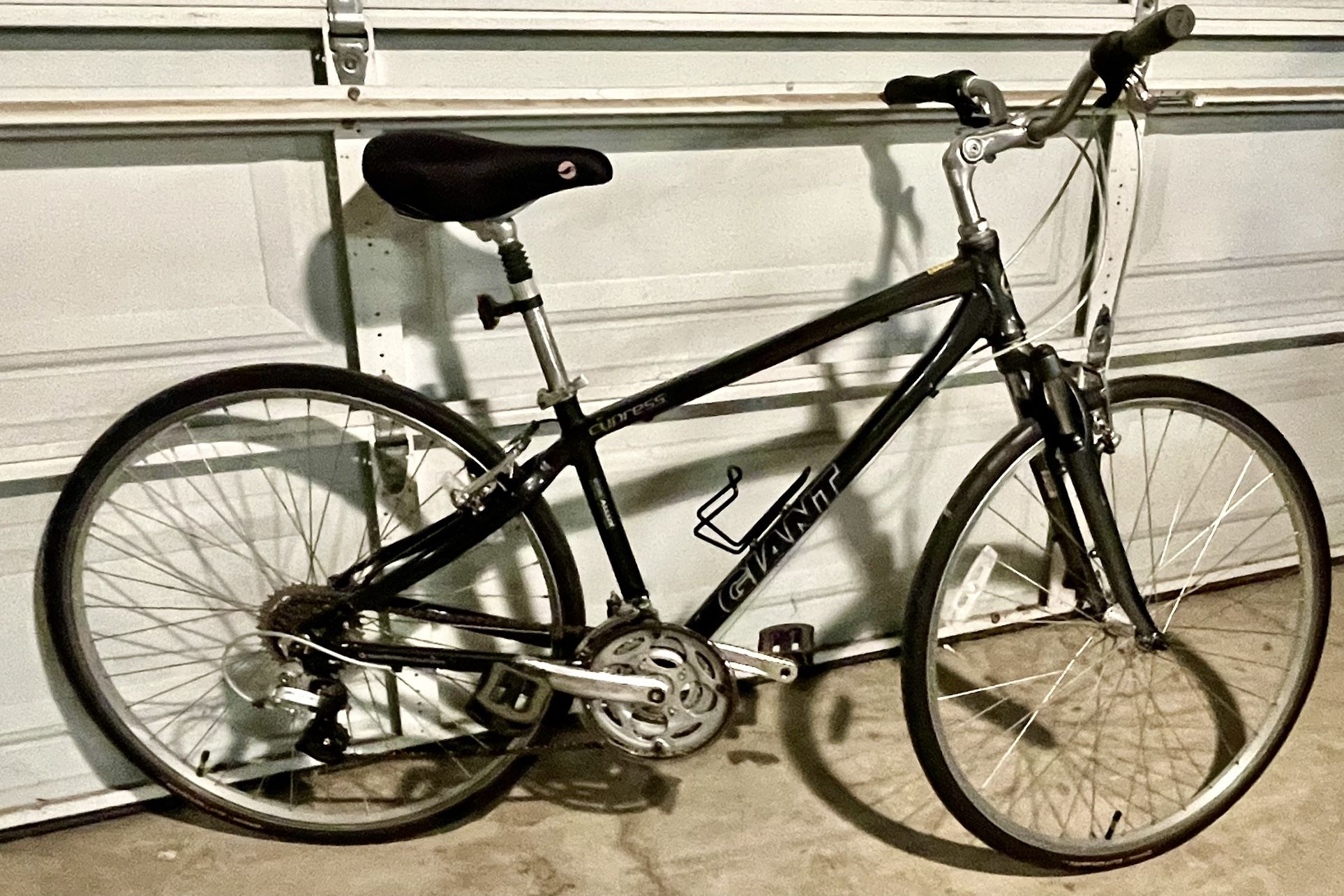 GIANT Cypress Hybrid Road Bike