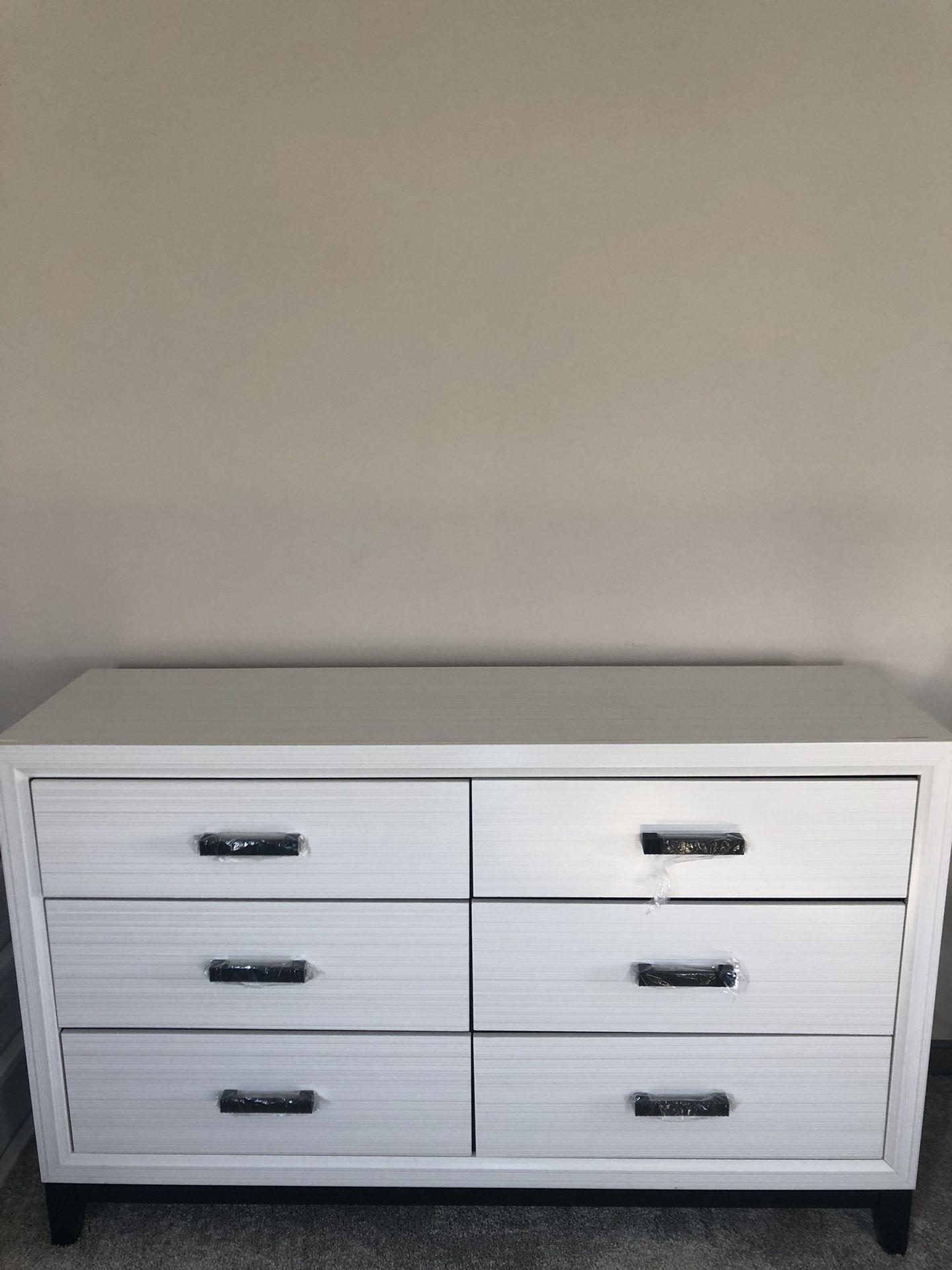 New White Dresser 6 Drawer