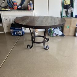 Round Dinning Table