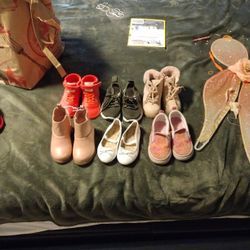 Size 6 Little Girls Shoes Read Description 