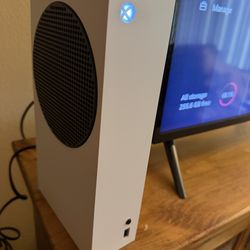 XBOX SERIES S 1TB BUNDLE…PERFECT CONDITION