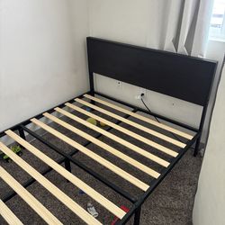 bed frame & mattress Full Size
