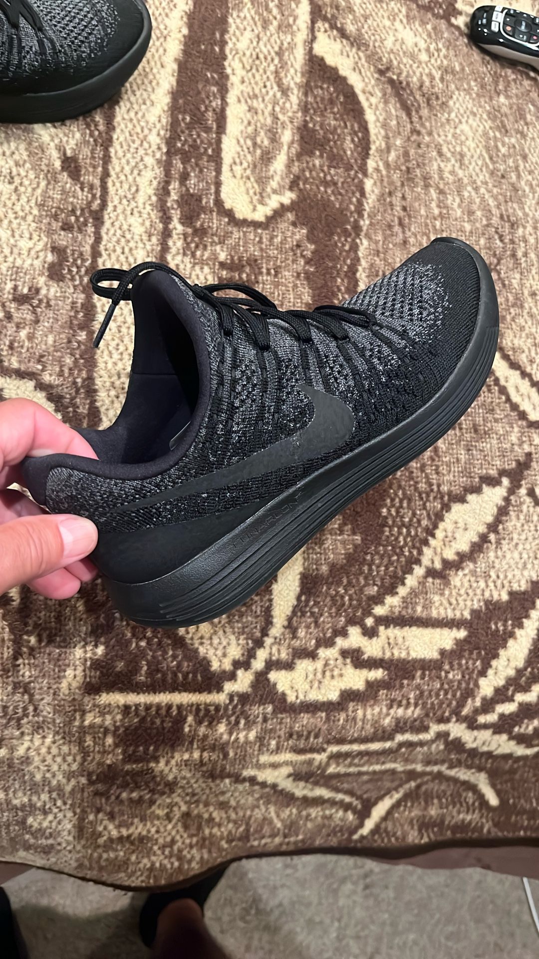 NIKE LUNARLON TENNIS SHOES