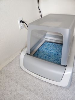Automatic cat cleaning litter box bundle/setup
