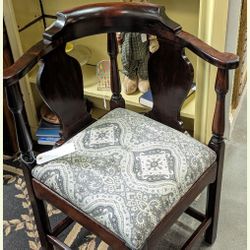 Henkel Harris Mahogany 18 Century reproduction Corner Chair