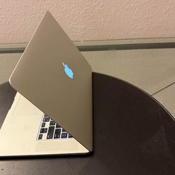  Apple MacBook Pro 15.4” (Mid-2013) – Excellent Condition 💻  Specifications:  • Model Year: 2013  • Processor: 2.4 GHz Intel Core i7  • Memory: 16GB 
