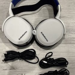STEELSERIES ARCTICS 7P+ WIRELESS GAMING HEADSET - WHITE FOR PS4 & 5