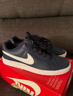 Nike Court Royale