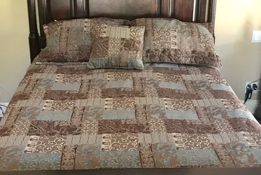 Queen Sized  Bed Comforter With Shams And Decorator Pillow
