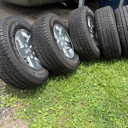 5 Goodyear wranglers and rims 255/75/17 good condition