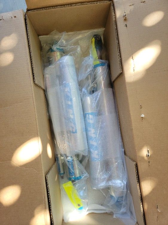 King Shocks 3.0 X 16" 3x Bypass RACE Valved