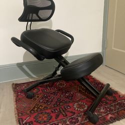 Ergonomic kneeling chair