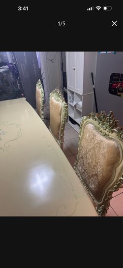 Vengeance table 8 chairs excellent condition 1500