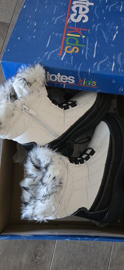 Brand new winter boots size 6