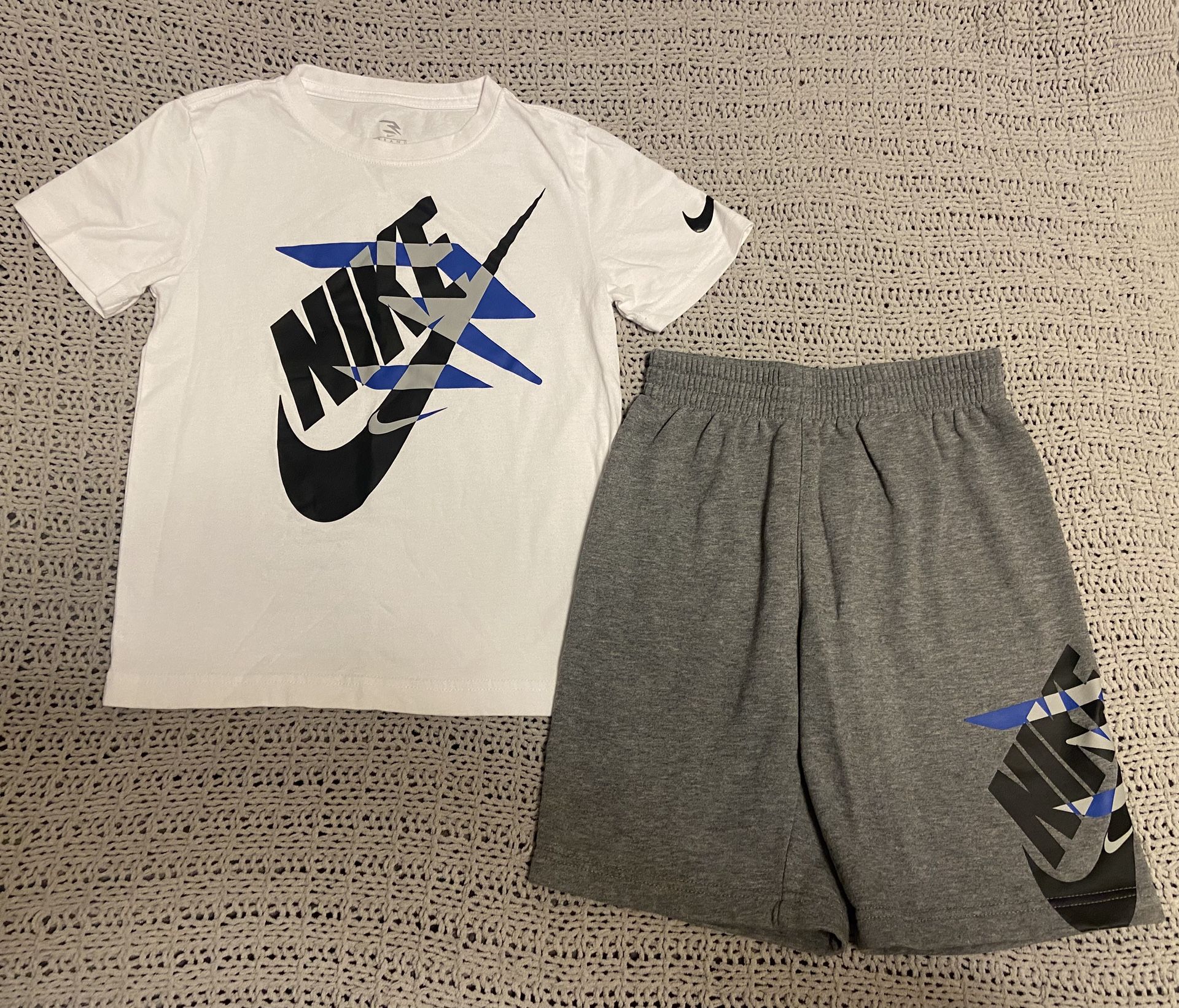 Boys Nike Shirt And Shorts Set Size 8-10