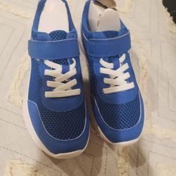 New boys Size 2 Tennis Shoes ( Reseda Ca 91335)