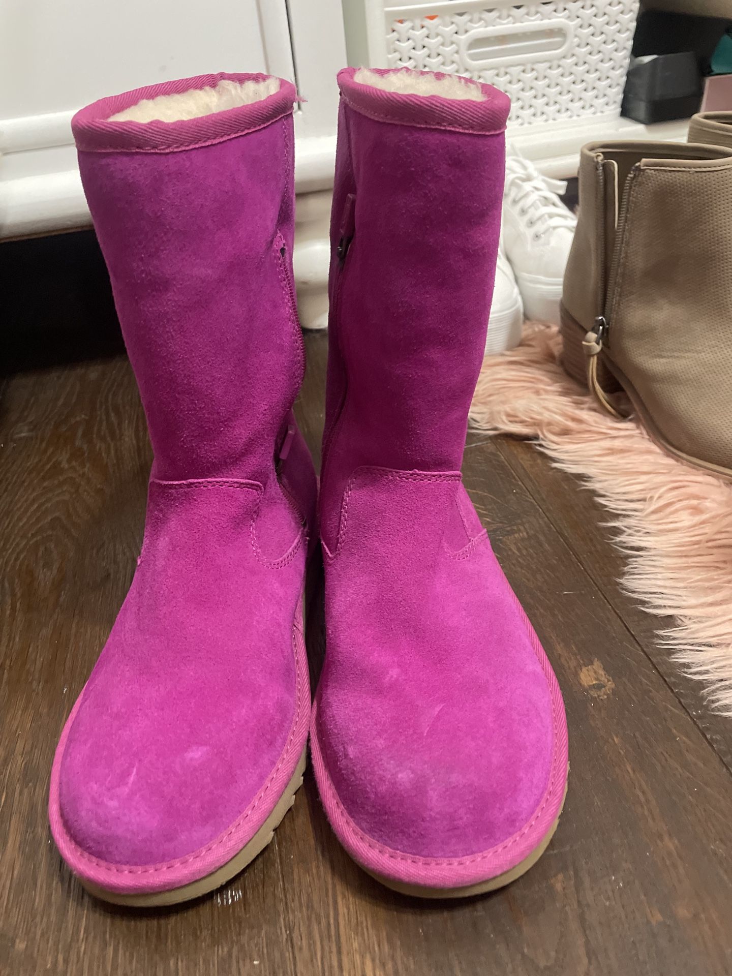 Medium Height Bright Pink W/zipper Uggs Size 5